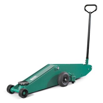 Wagenheber 6 t hebt Traktor extrem hoch