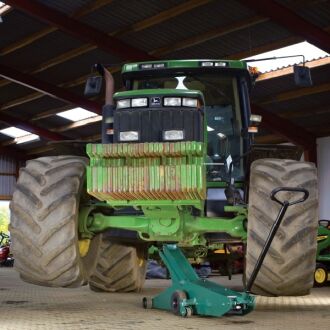 Wagenheber hebt NKW extrem hoch 10 t